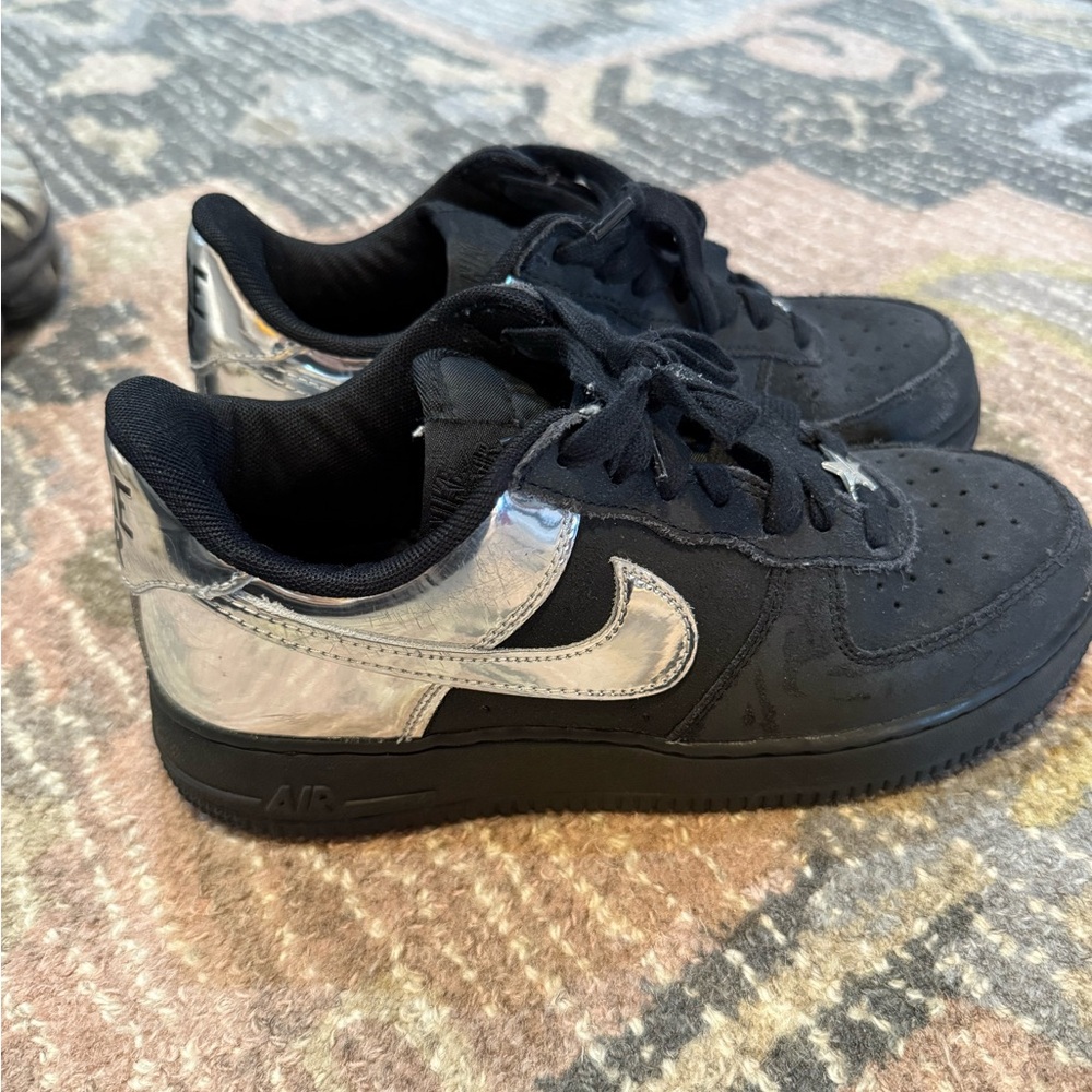 Nike Air Force 1 Low Retro Black with Silver Details